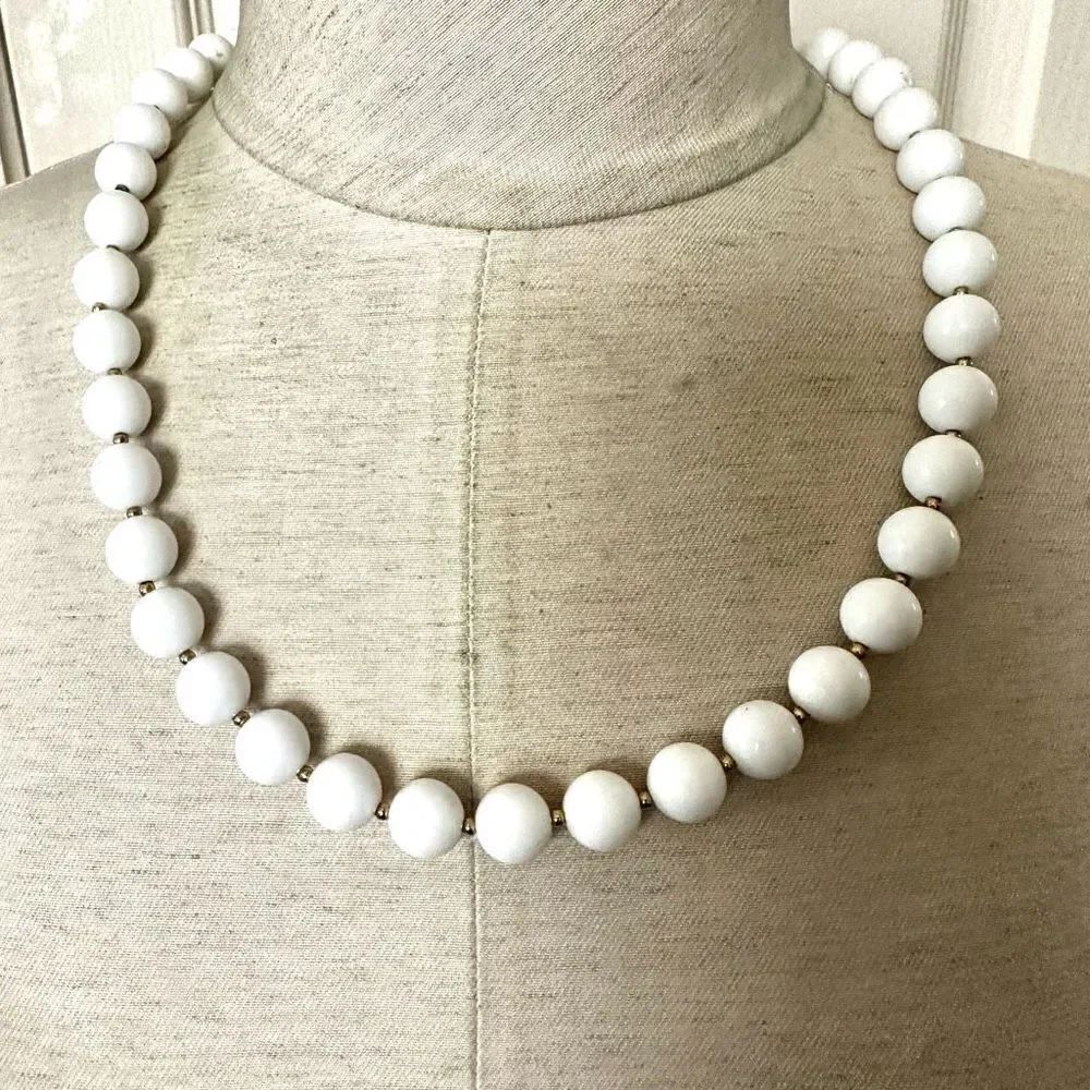 White vintage beaded necklace